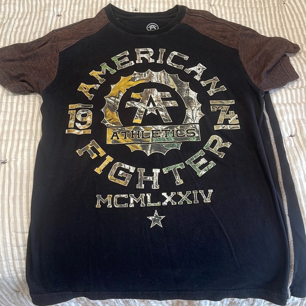 Large American Fighter sleeveless shirt smoke, pet free home no rips or stains